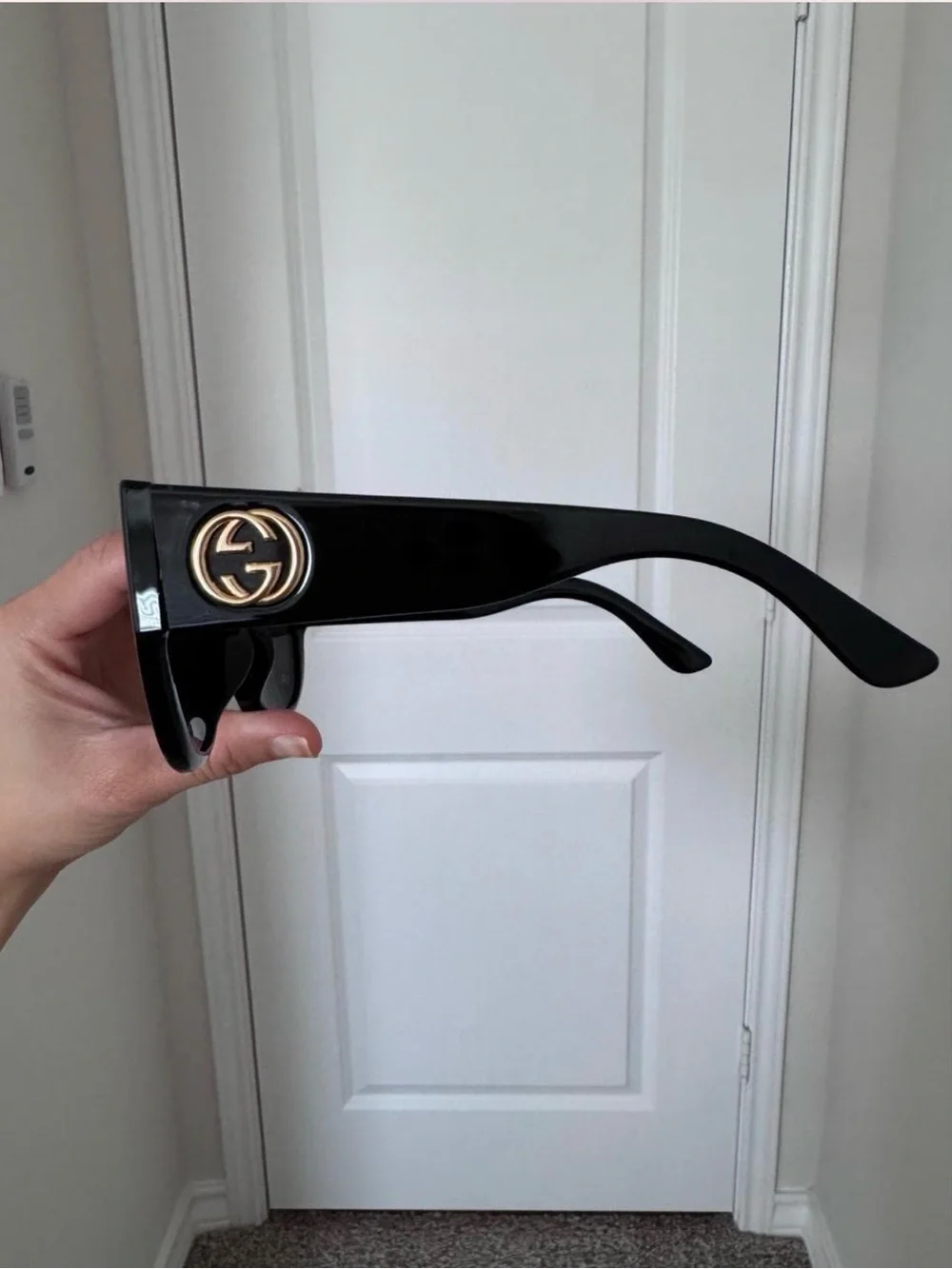 Authentic Gucci Women's Black Oversized Sunglasses with Burgundy Case